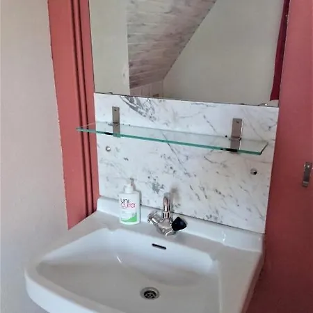 Hotell At 10min From Central And Dam